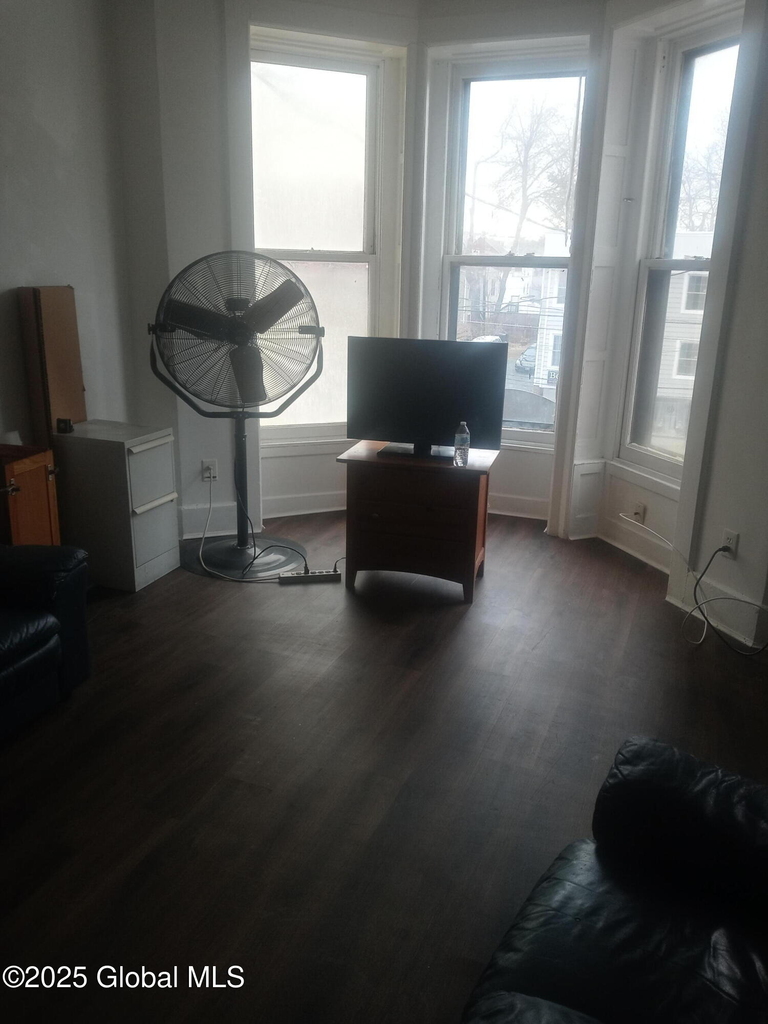 423 Clinton Avenue - Photo 1