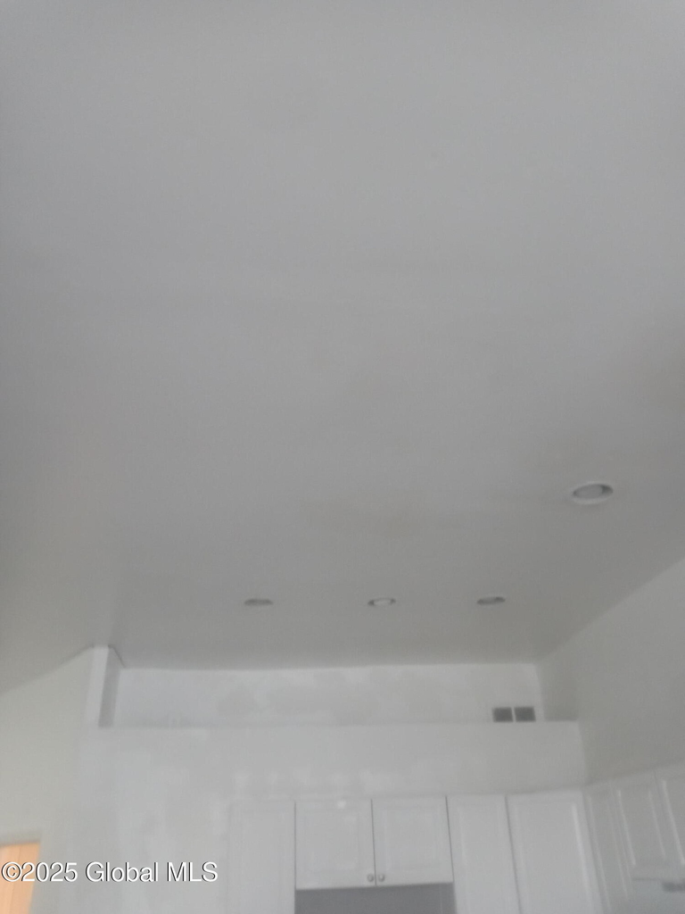 423 Clinton Avenue - Photo 4