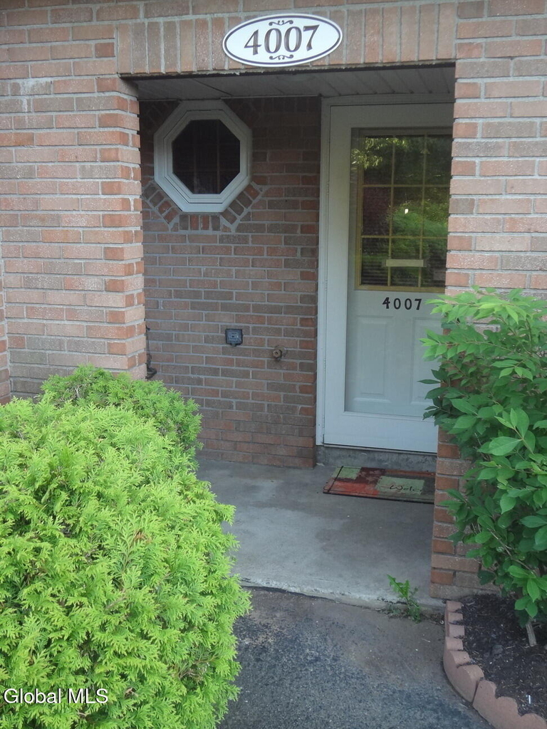 4007 Chaucer Place - Photo 2