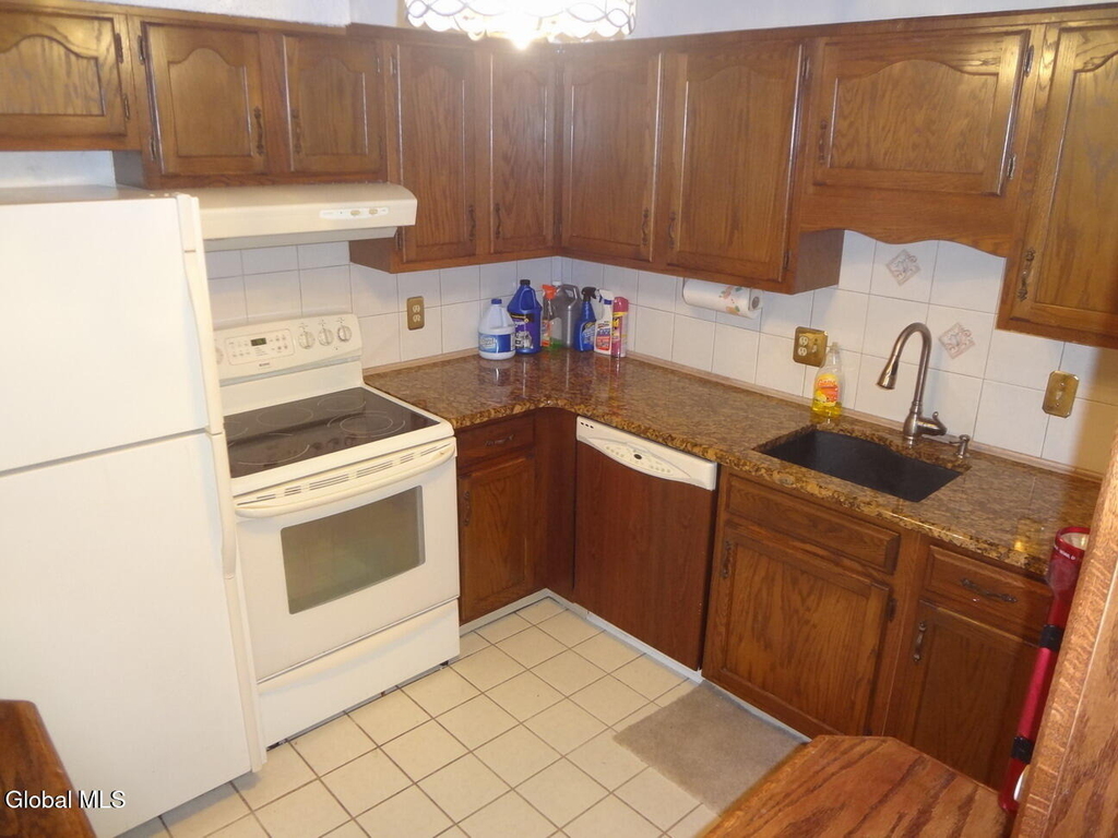 4007 Chaucer Place - Photo 10