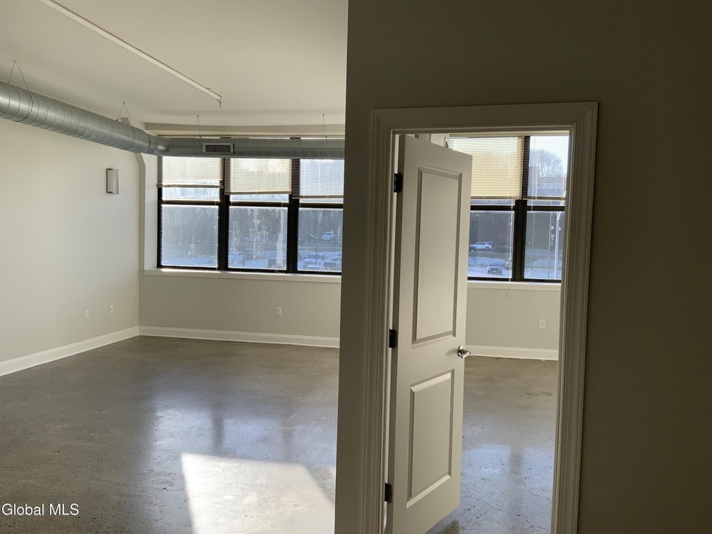 733 Broadway - Photo 9