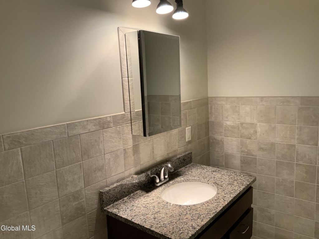 733 Broadway - Photo 17