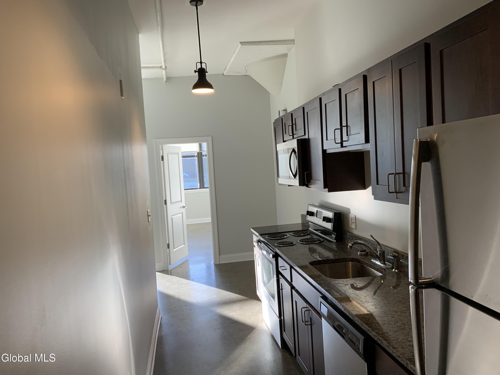 733 Broadway - Photo 6