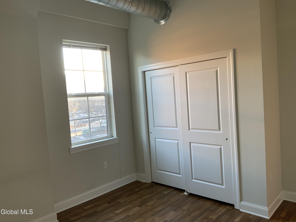 733 Broadway - Photo 14