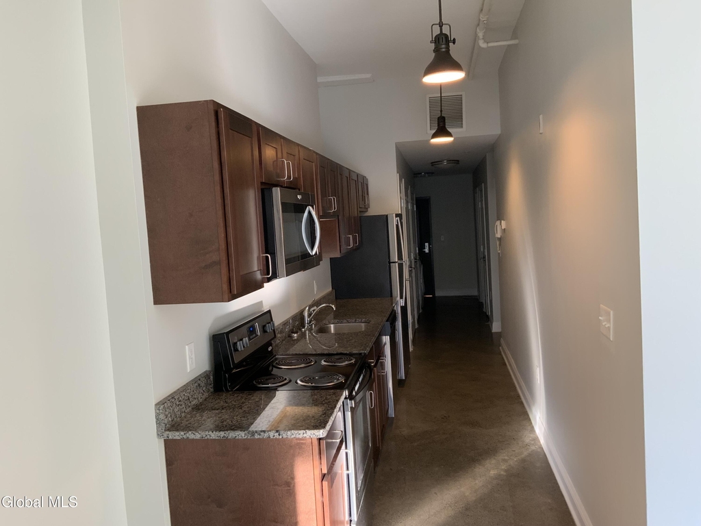 733 Broadway - Photo 5