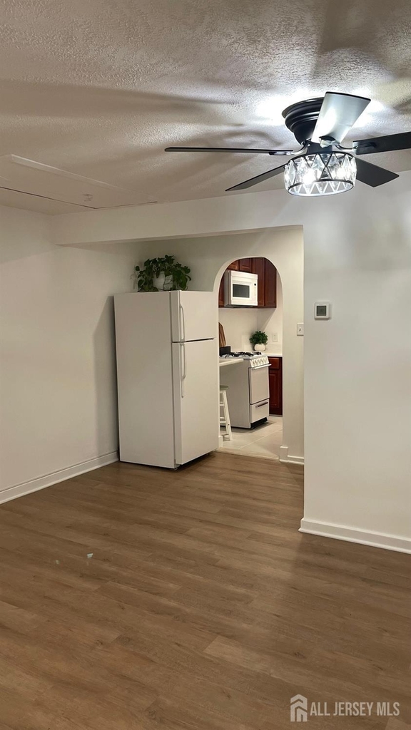 749 Linden Avenue - Photo 2