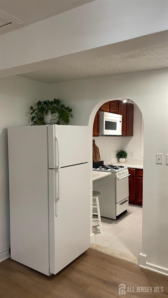 749 Linden Avenue - Photo 3
