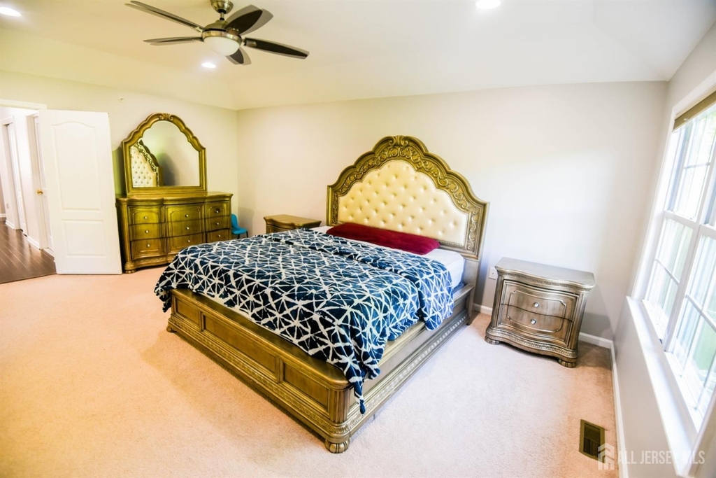 122 Morgan Way - Photo 18