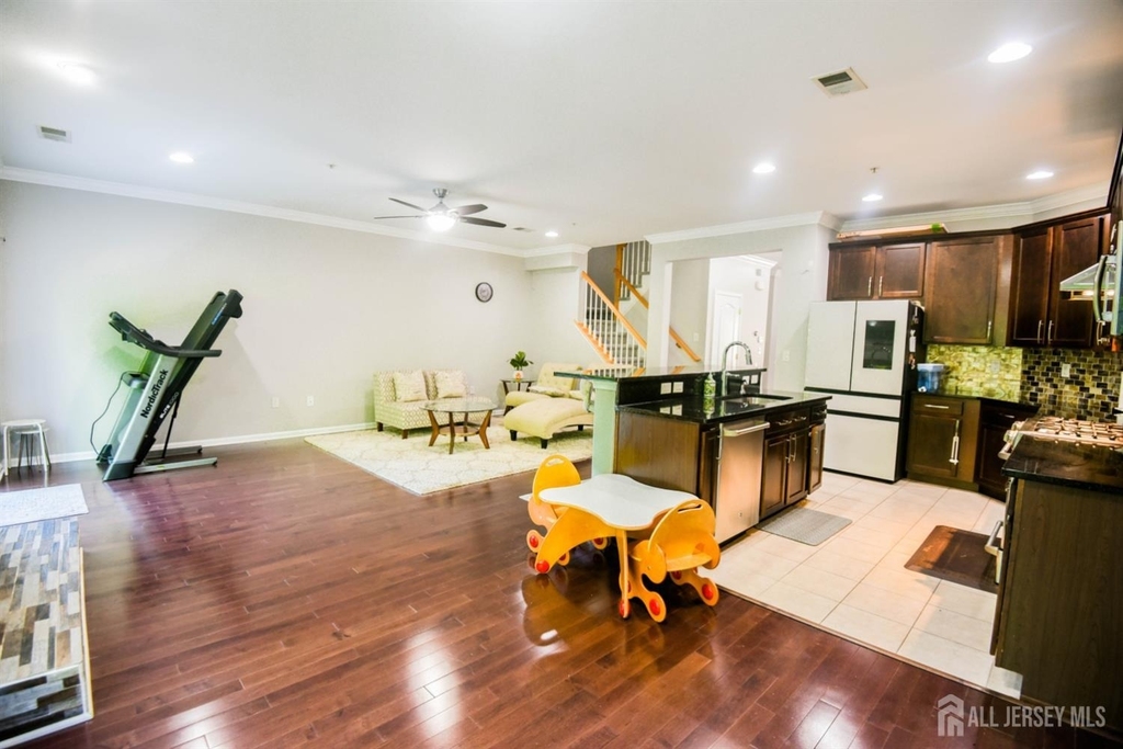 122 Morgan Way - Photo 9