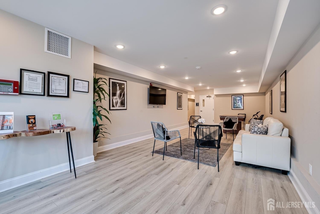 21 Station Place - Photo 6