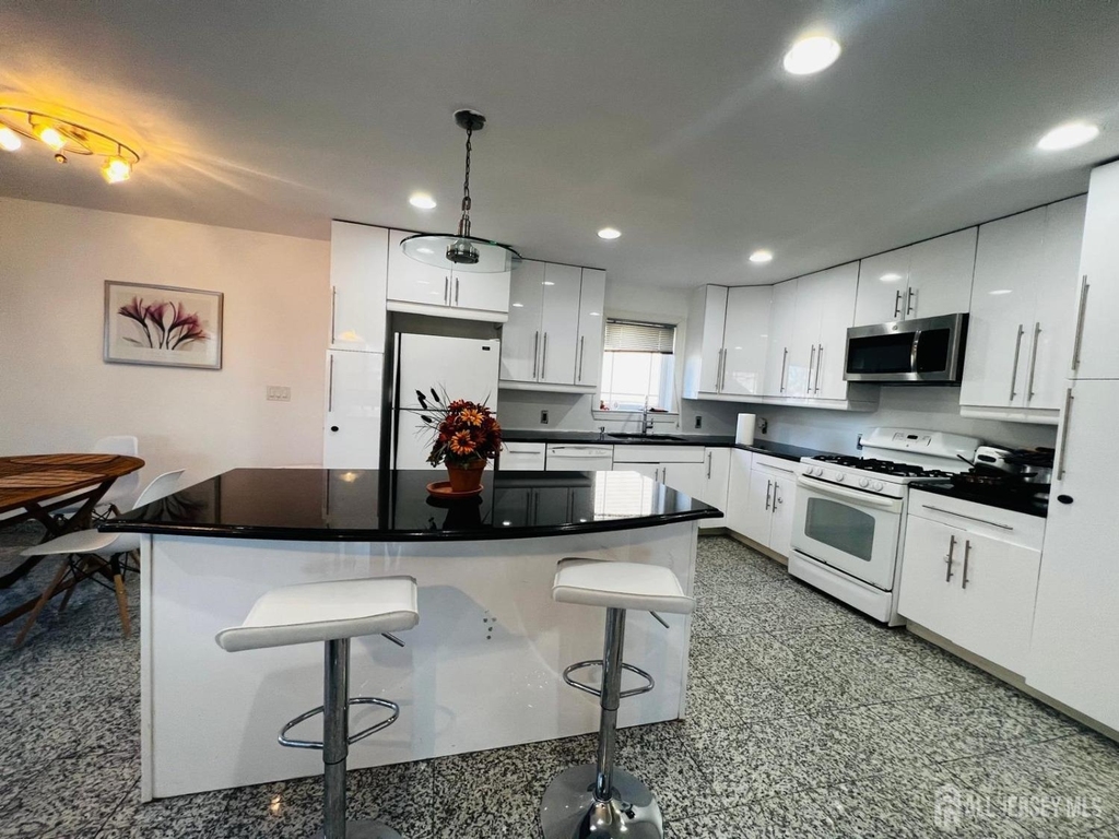 63 E Jefferson Boulevard - Photo 1