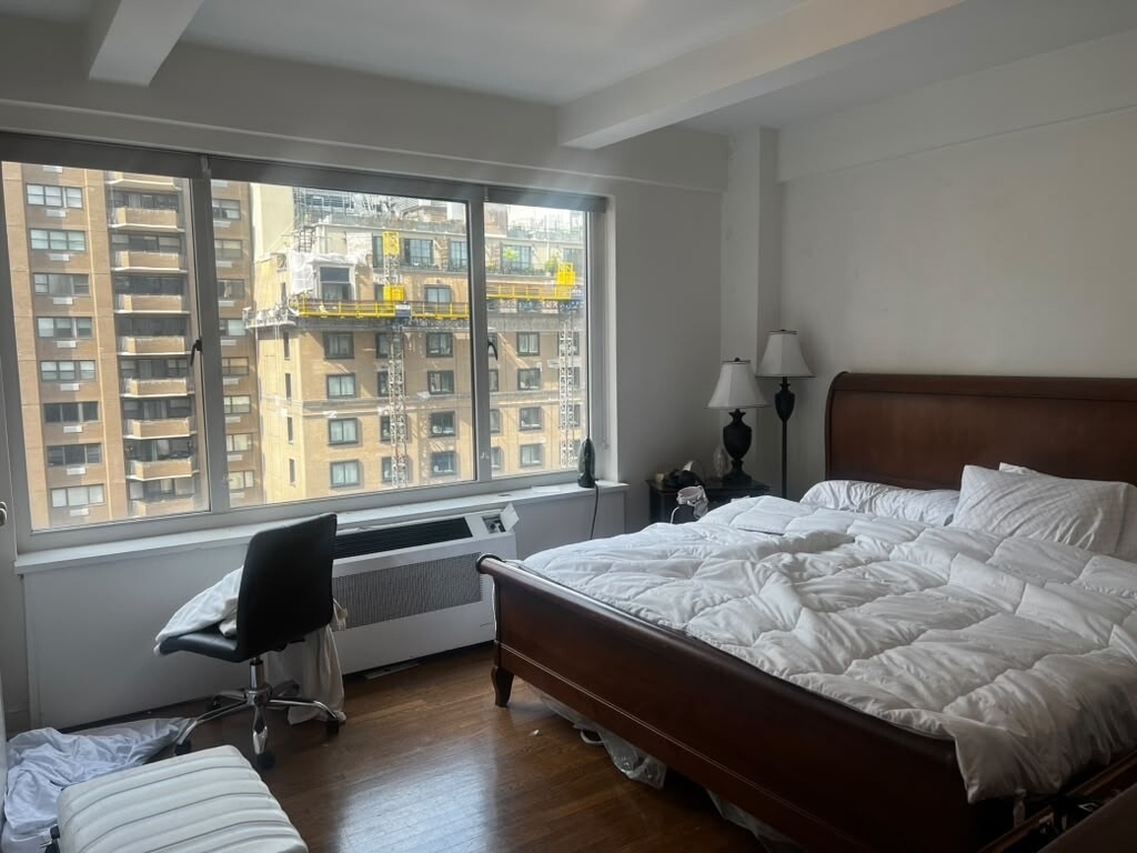 40 Central Park S - Photo 2