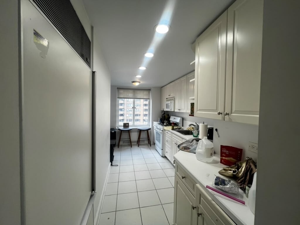 40 Central Park S - Photo 3