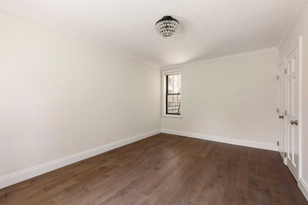 60 E 9th Street - Photo 6