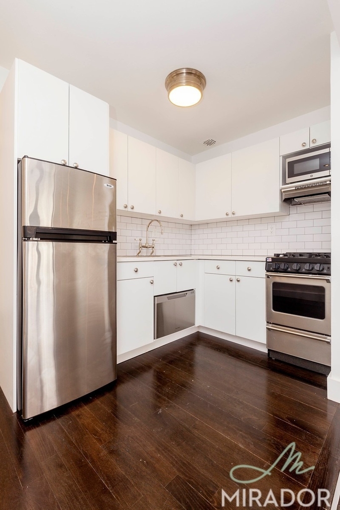 255 W 14th Street - Photo 2