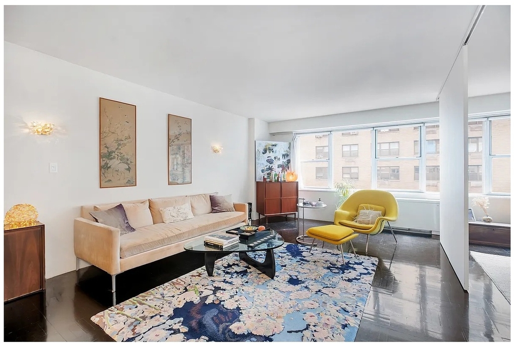 136 E 56th Street - Photo 1