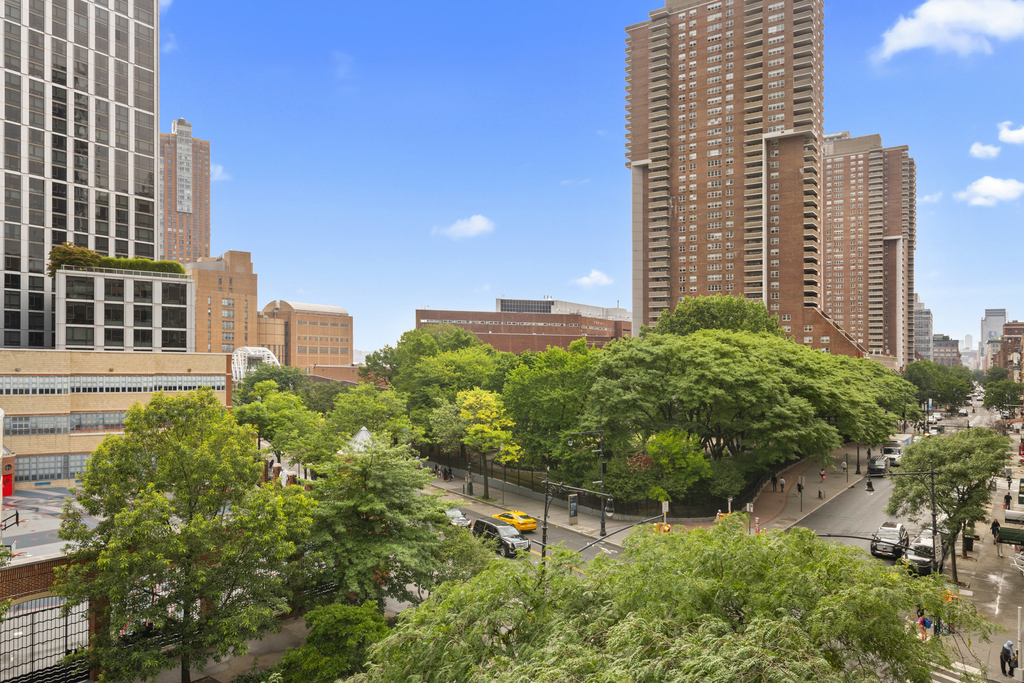 295 Greenwich Street - Photo 9