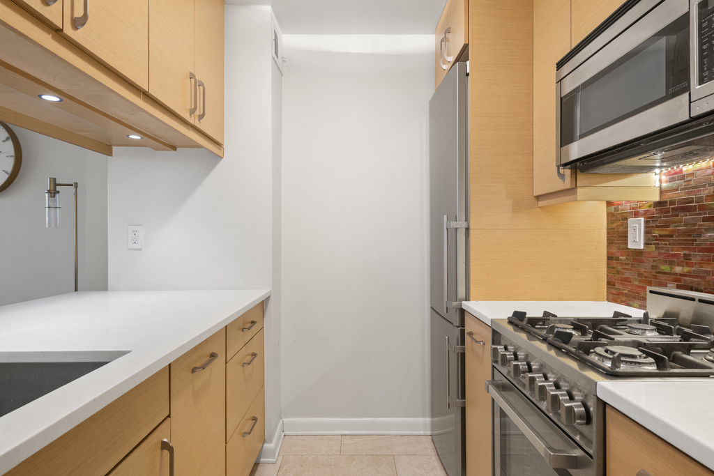 295 Greenwich Street - Photo 4