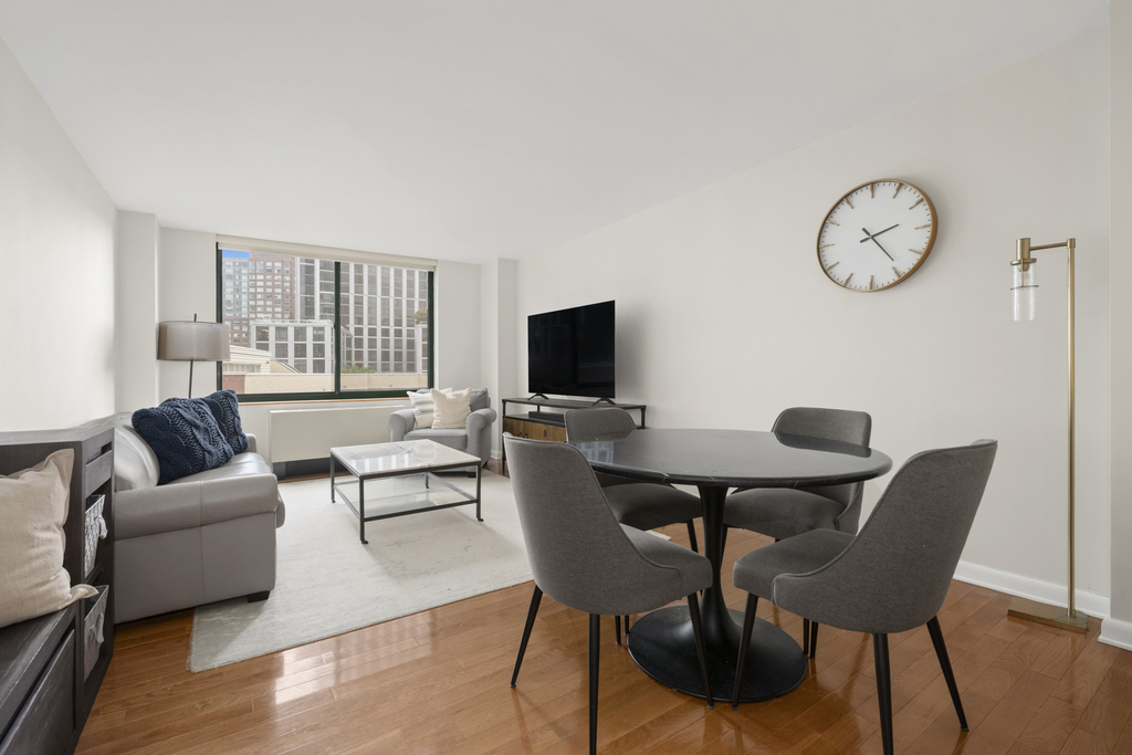 295 Greenwich Street - Photo 0