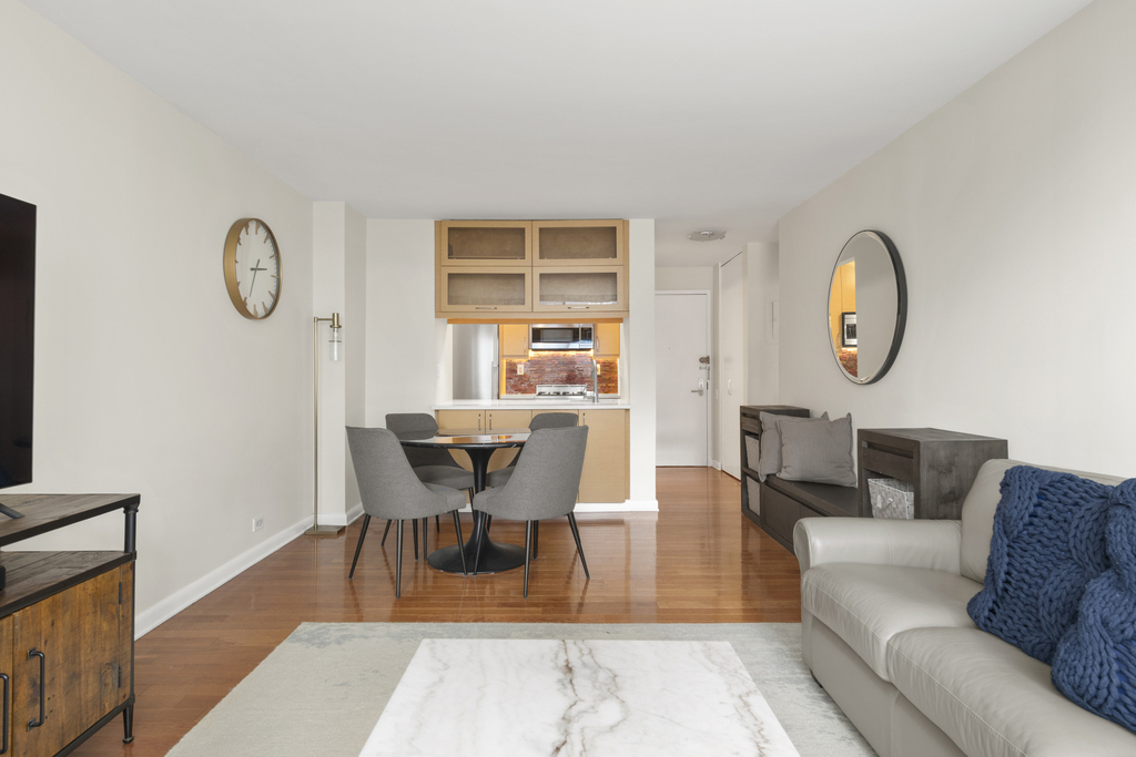 295 Greenwich Street - Photo 1