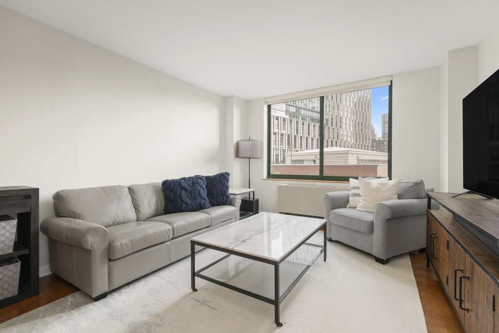 295 Greenwich Street - Photo 2