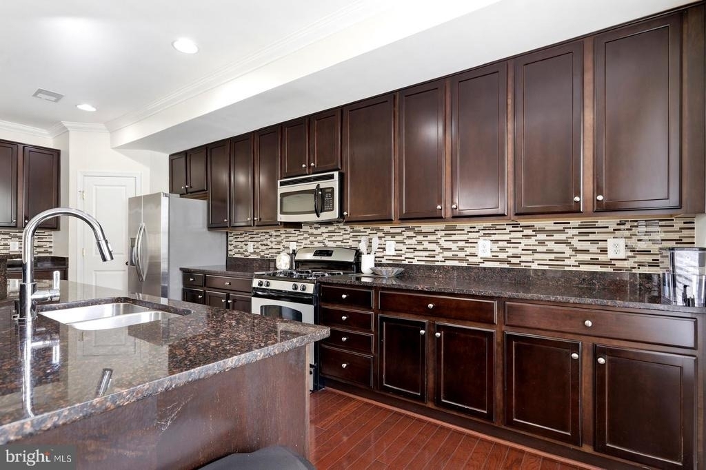 7931 Crescent Park Drive - Photo 5
