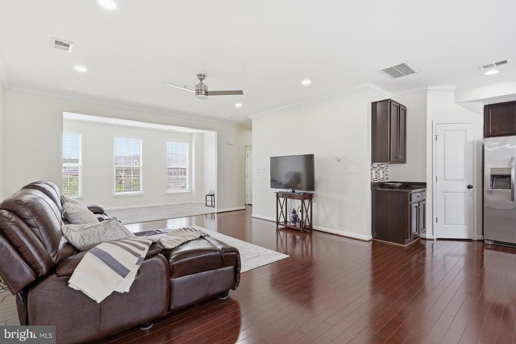 7931 Crescent Park Drive - Photo 10