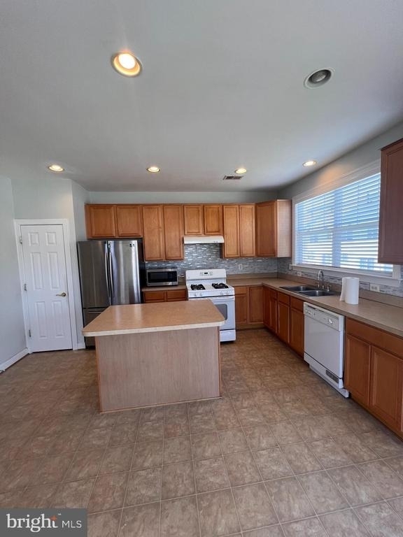 8234 Glade Bank Drive - Photo 6