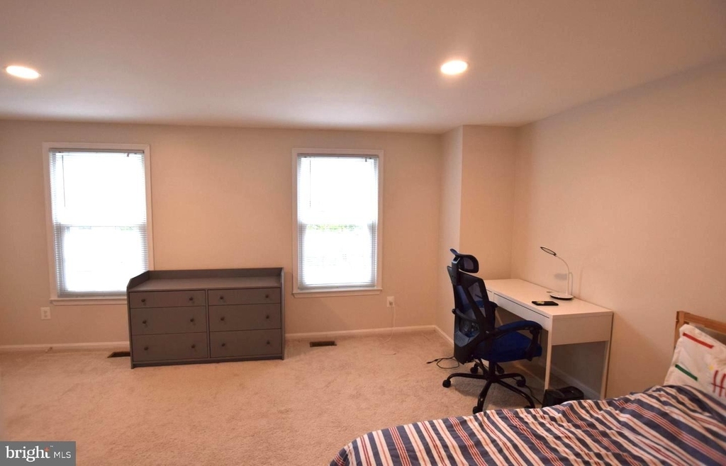 6560 Lochleigh Court - Photo 12
