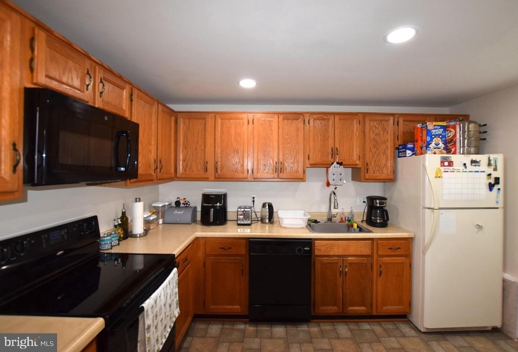 6560 Lochleigh Court - Photo 3