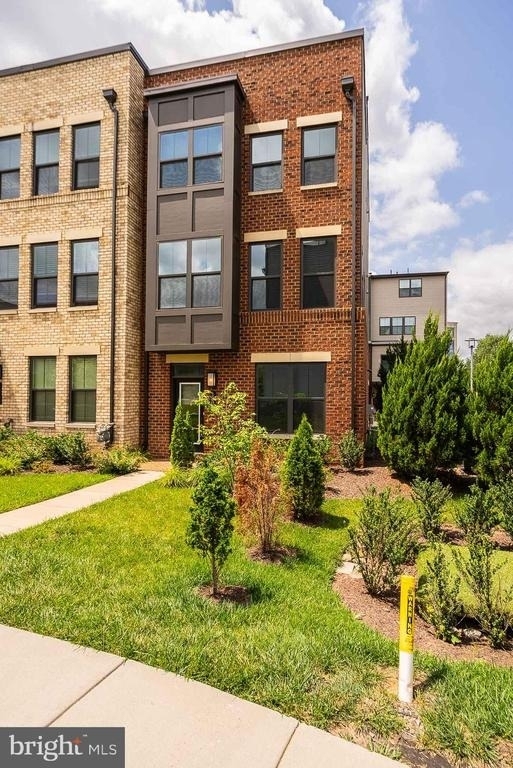 13001 Hattontown Square - Photo 1