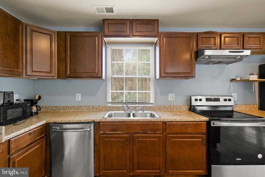3412 Clayborne Avenue - Photo 7
