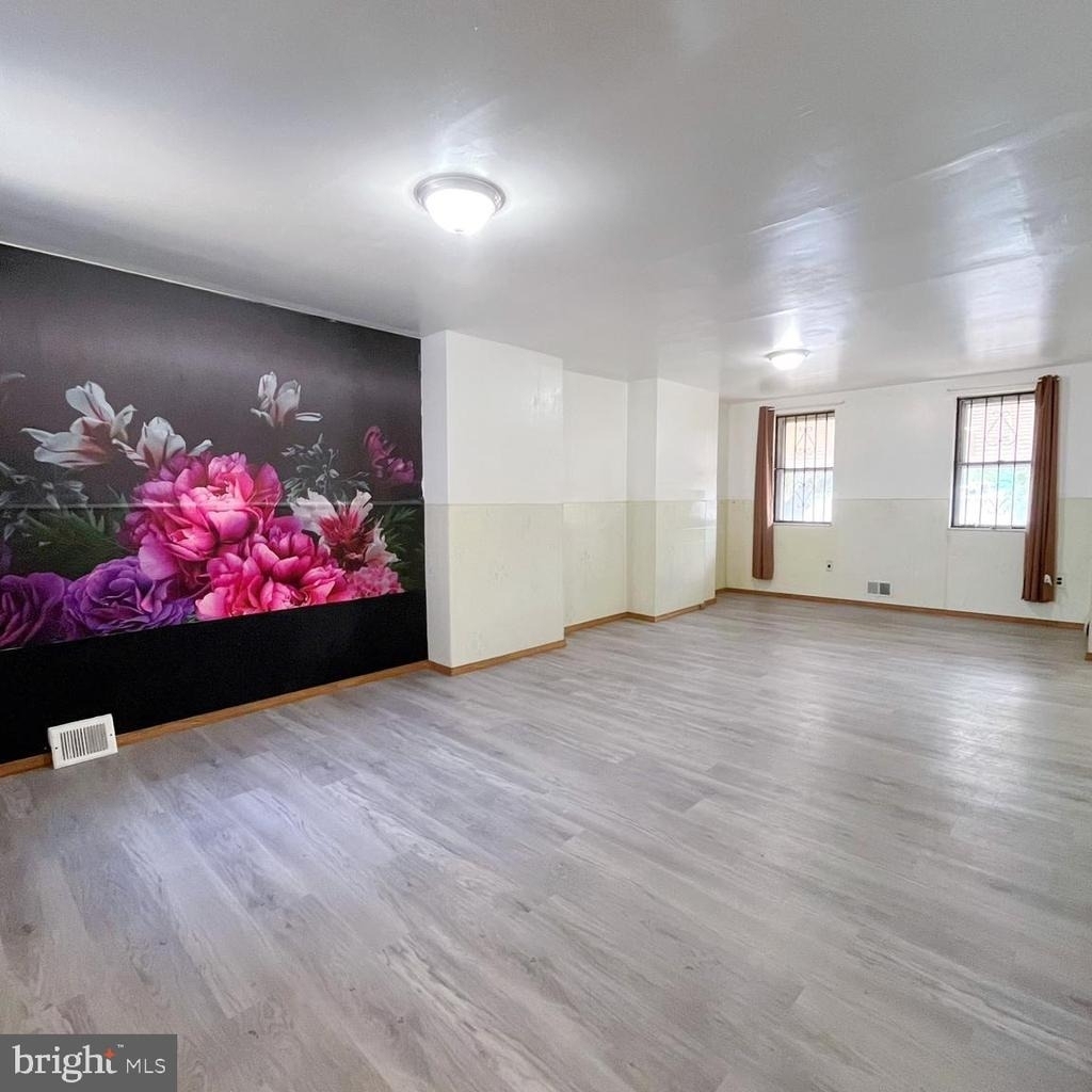 1811 E Sergeant Street - Photo 2