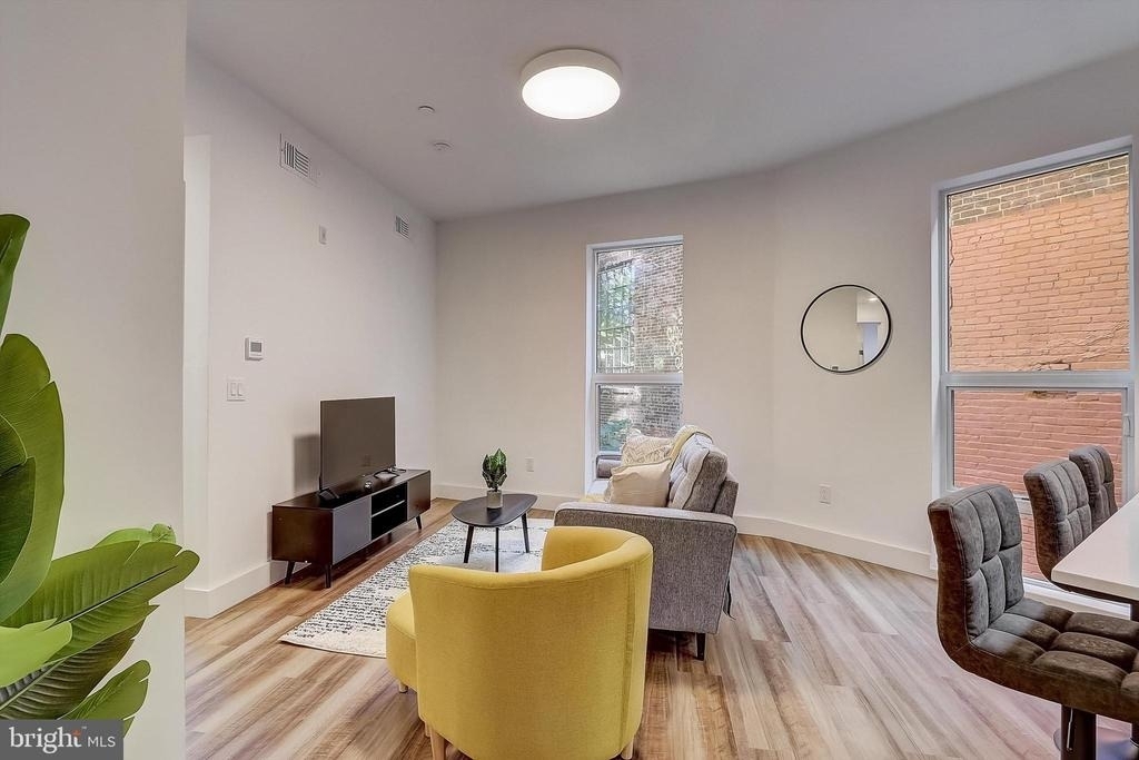 3029 W Glenwood Avenue - Photo 11