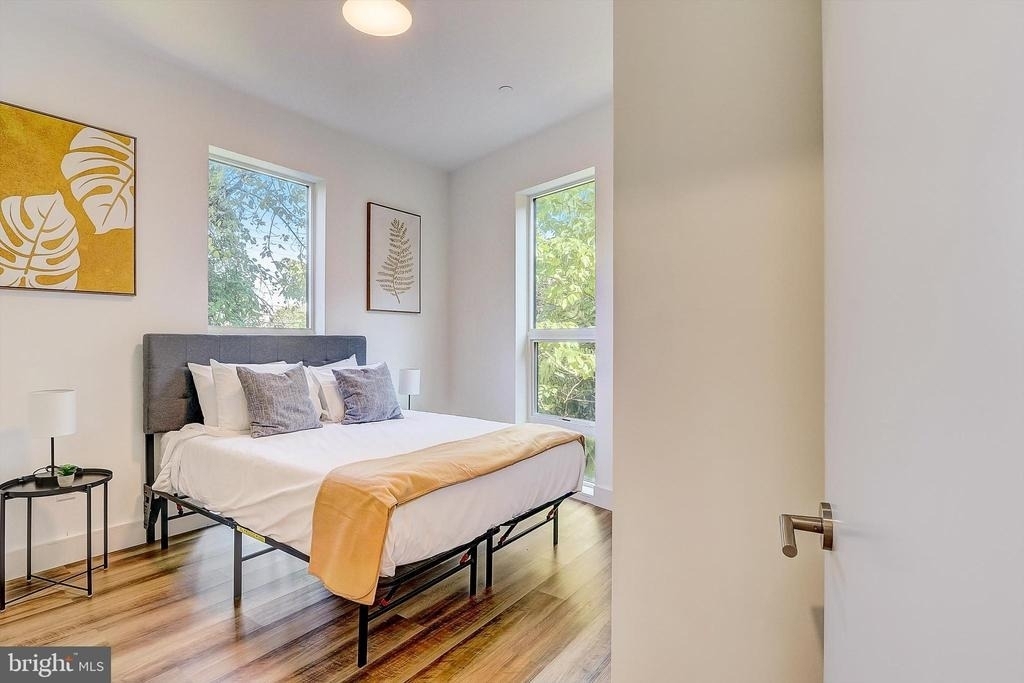 3029 W Glenwood Avenue - Photo 13