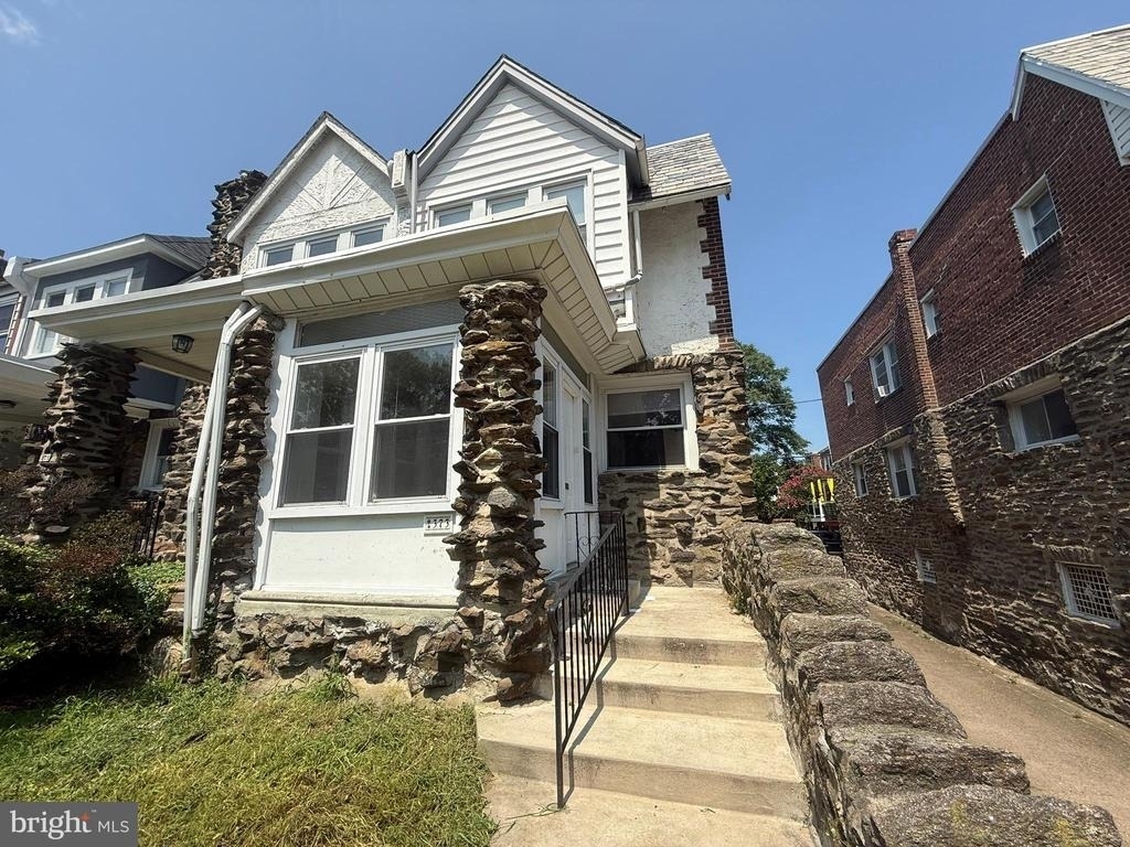 373 E Cliveden Street - Photo 2