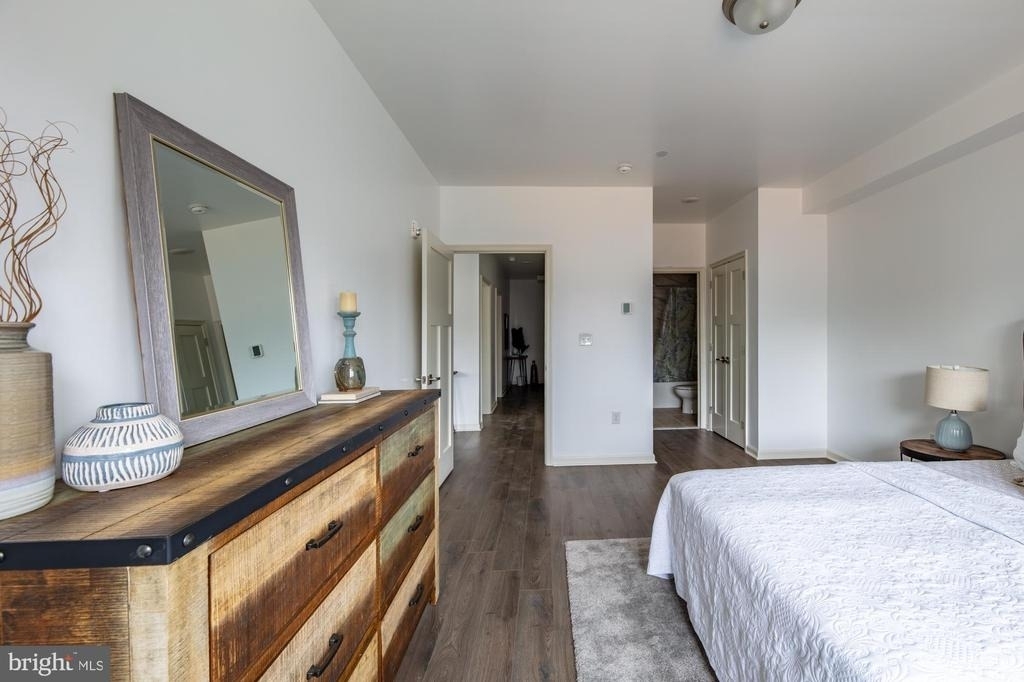 370 W Johnson Street - Photo 7