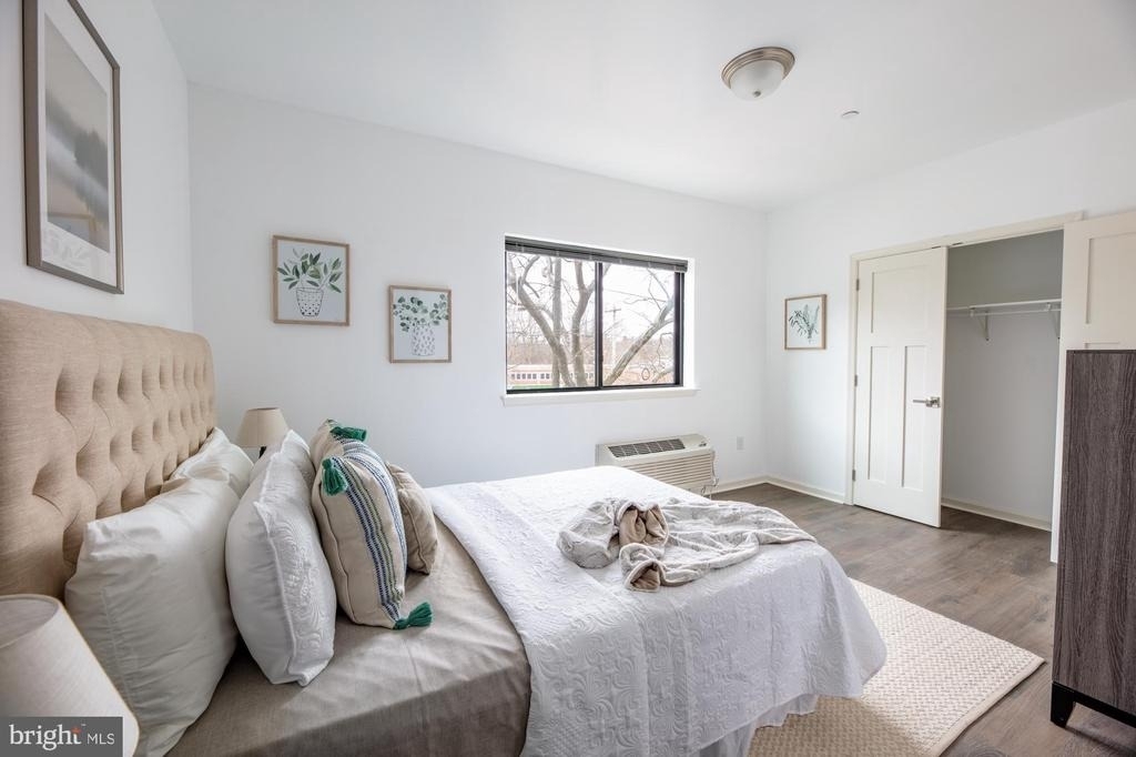 370 W Johnson Street - Photo 9