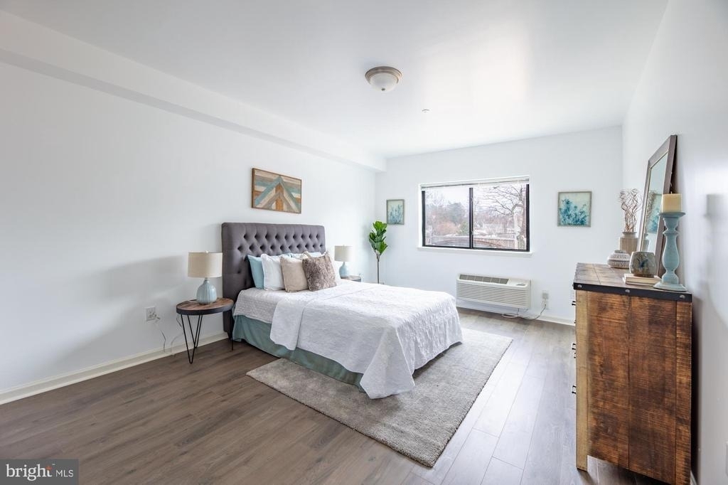 370 W Johnson Street - Photo 6