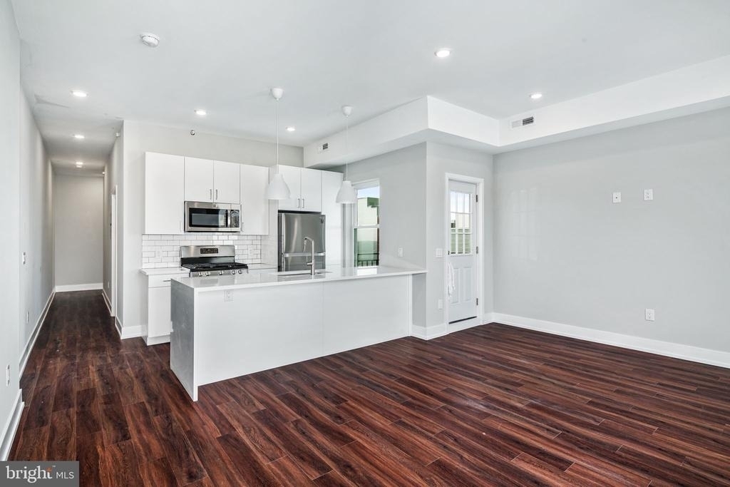 1527 Ridge Avenue - Photo 2