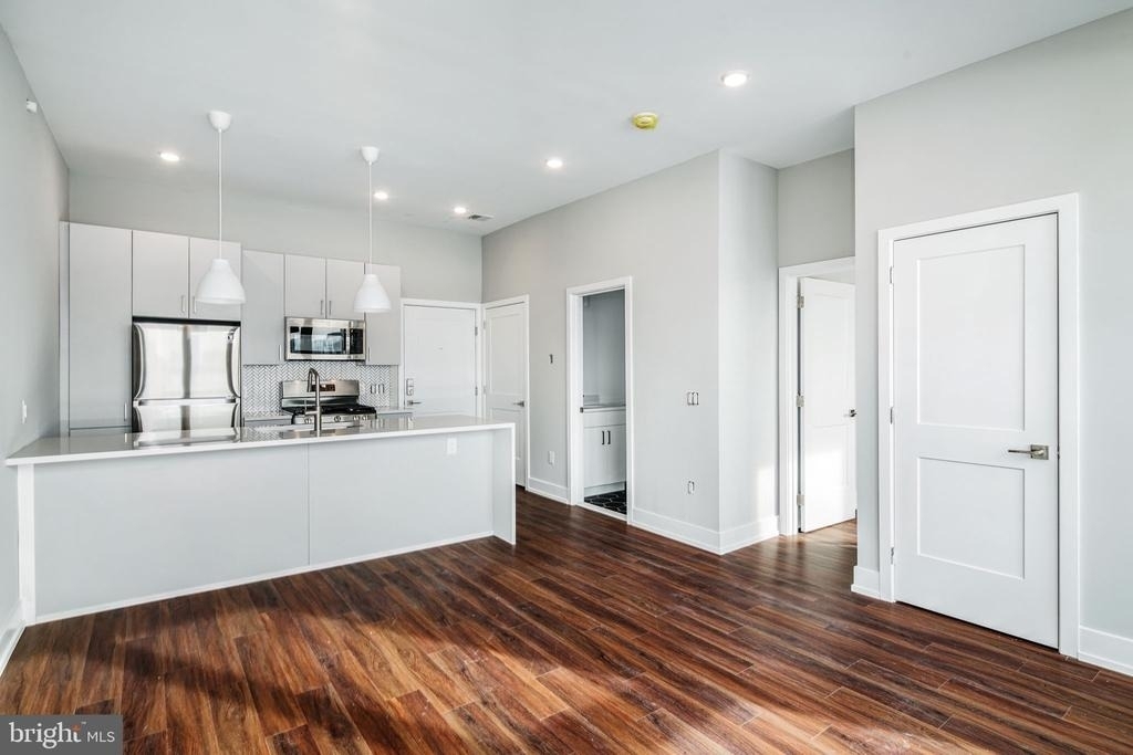 1527 Ridge Avenue - Photo 5