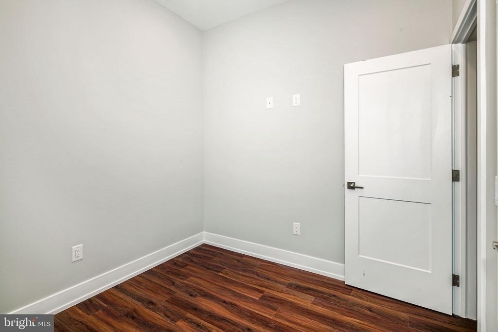 1527 Ridge Avenue - Photo 16