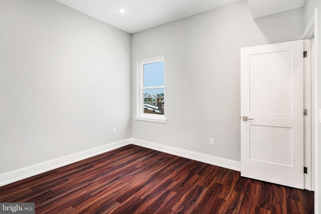 1527 Ridge Avenue - Photo 17