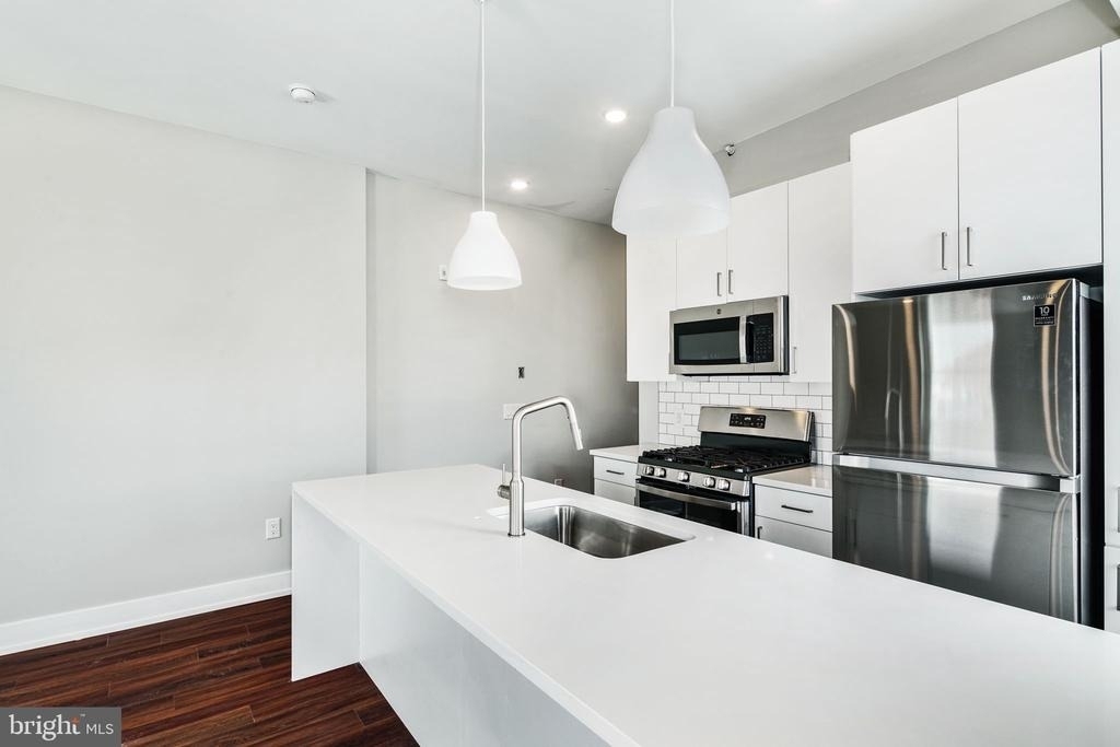 1527 Ridge Avenue - Photo 8