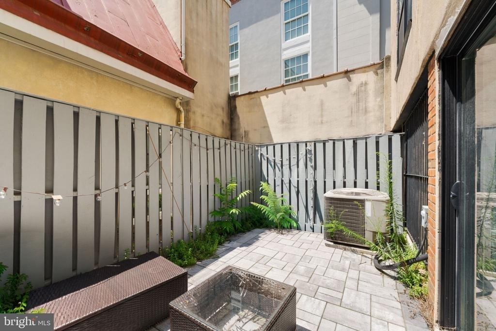 830 Lombard Street - Photo 10