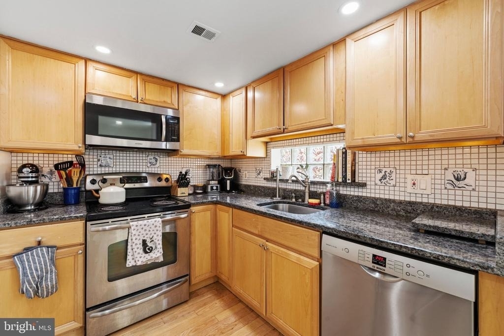 830 Lombard Street - Photo 8
