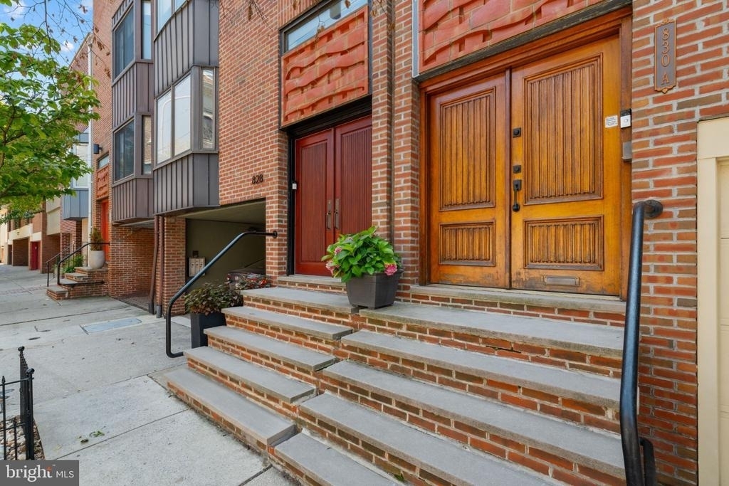 830 Lombard Street - Photo 1