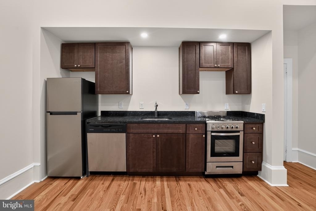 2008 Spruce Street - Photo 8
