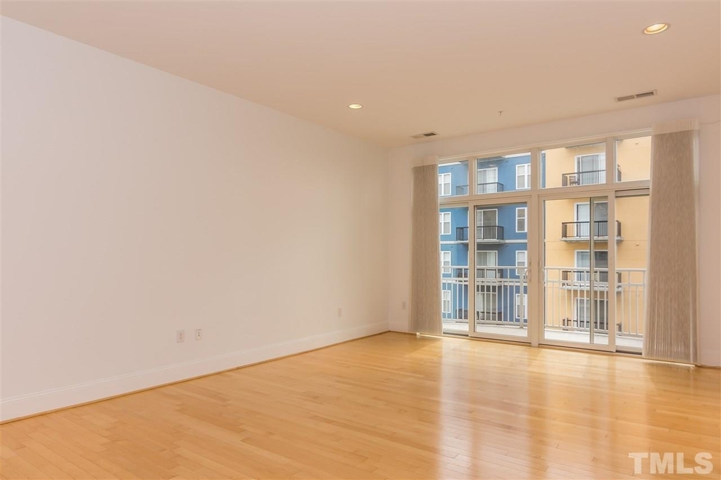 317 W Morgan Street - Photo 2