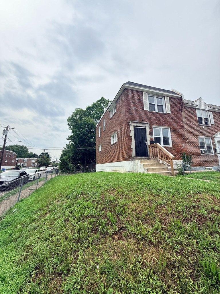 252 W 21st Street - Photo 10